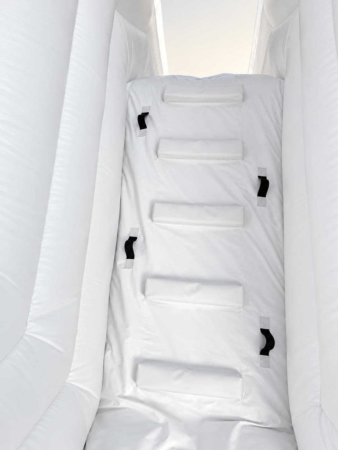 Detalle de escalones de un inflable